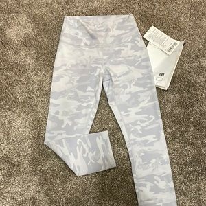 Brand new lululemon Wunder under